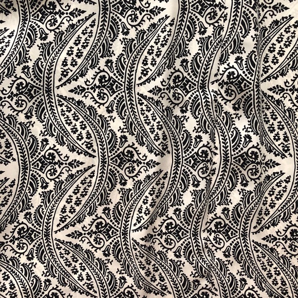 GUC Theory Silk Paisley Print Sleeveless Blouse - Picture 6 of 8